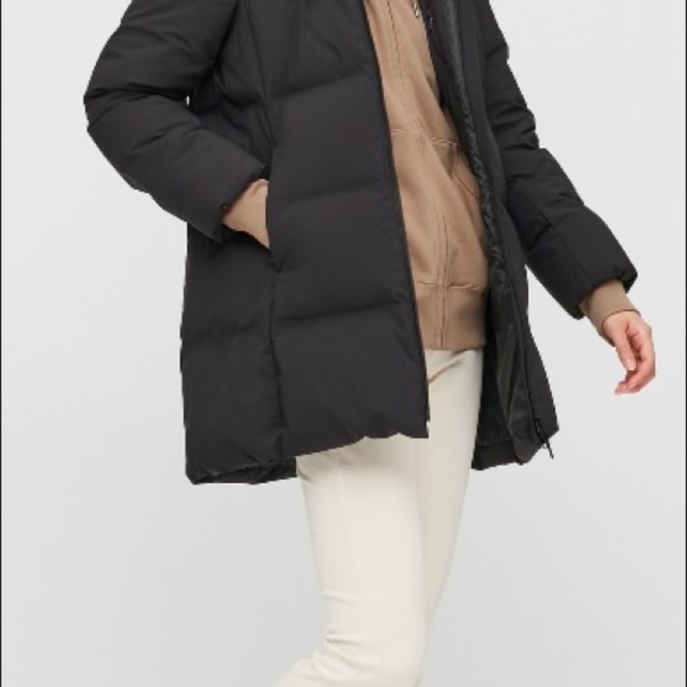 Uniqlo Women’s Seamless Down Short Coat